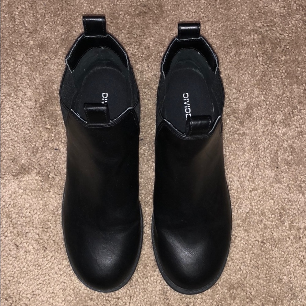 H&M’s black boots